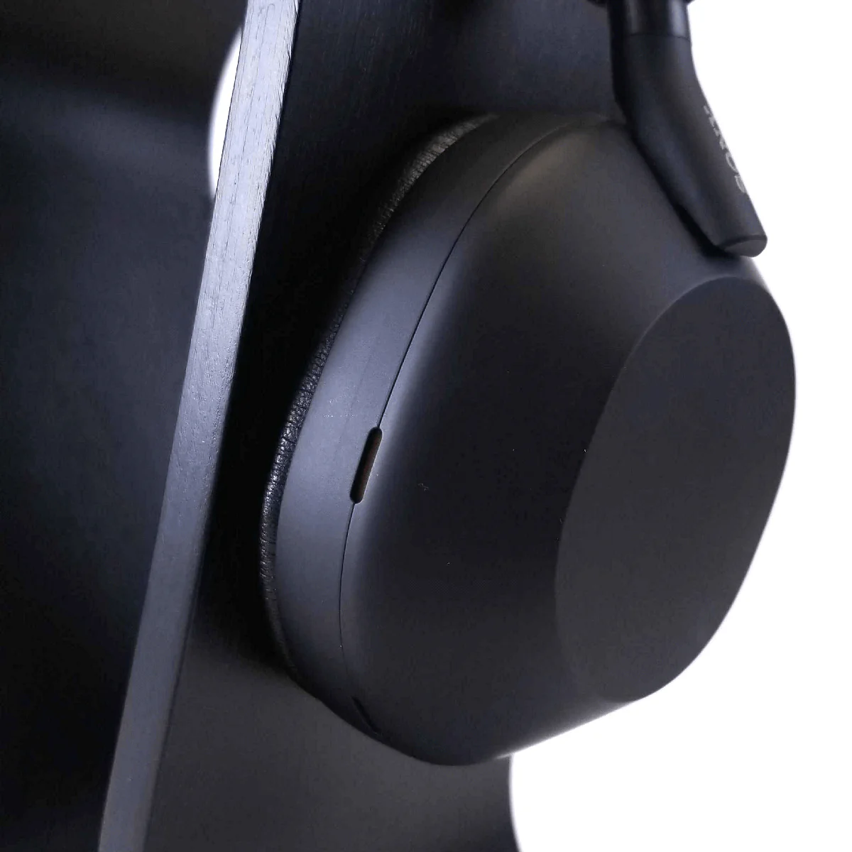 Dekoni Audio EPZ-XM5-CHL Replacement Ear Pads for Sony WH-1000XM5 Headphones Choice Leather - Image 3
