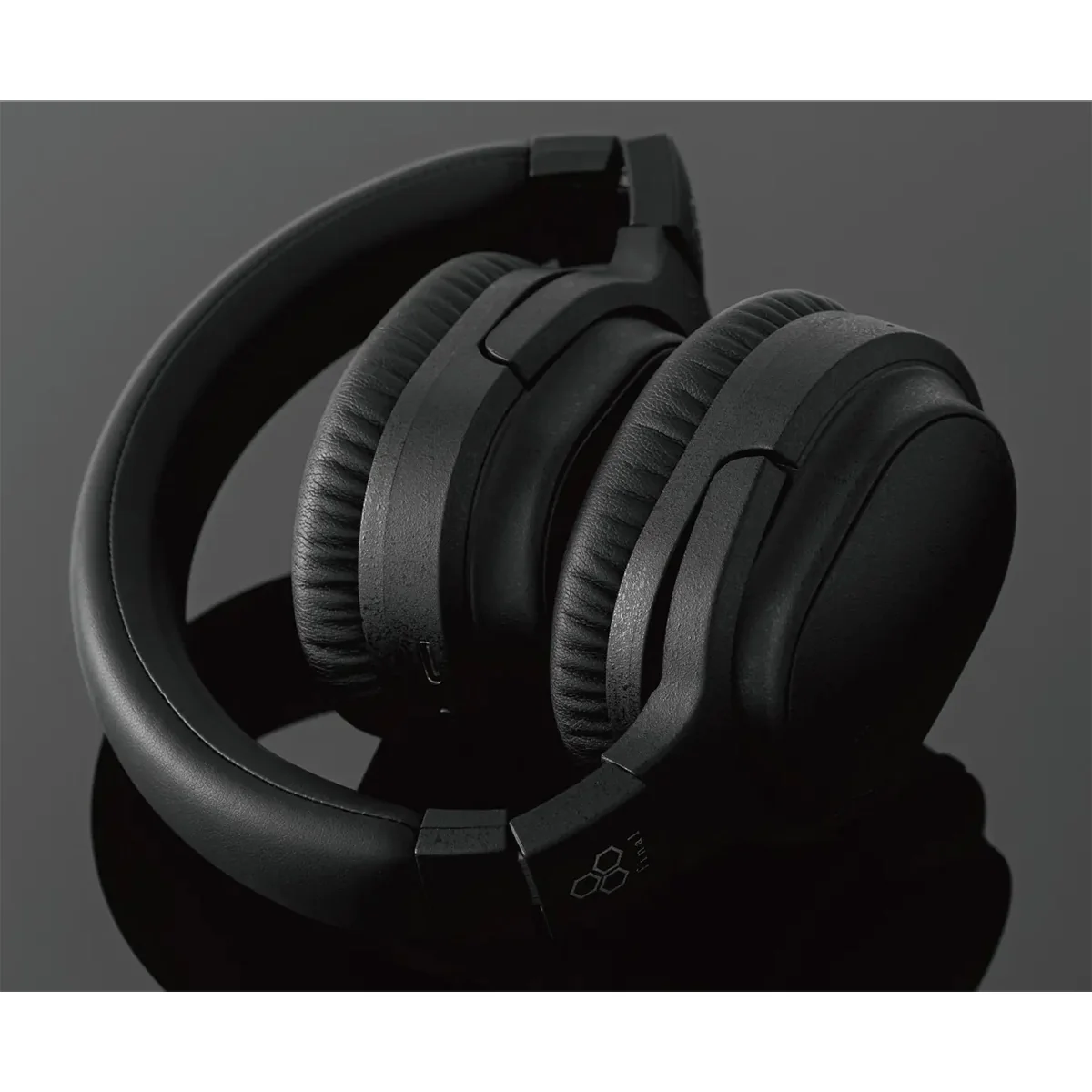 Final Audio UX3000 Wireless Noise Cancelling Headphones - Image 4
