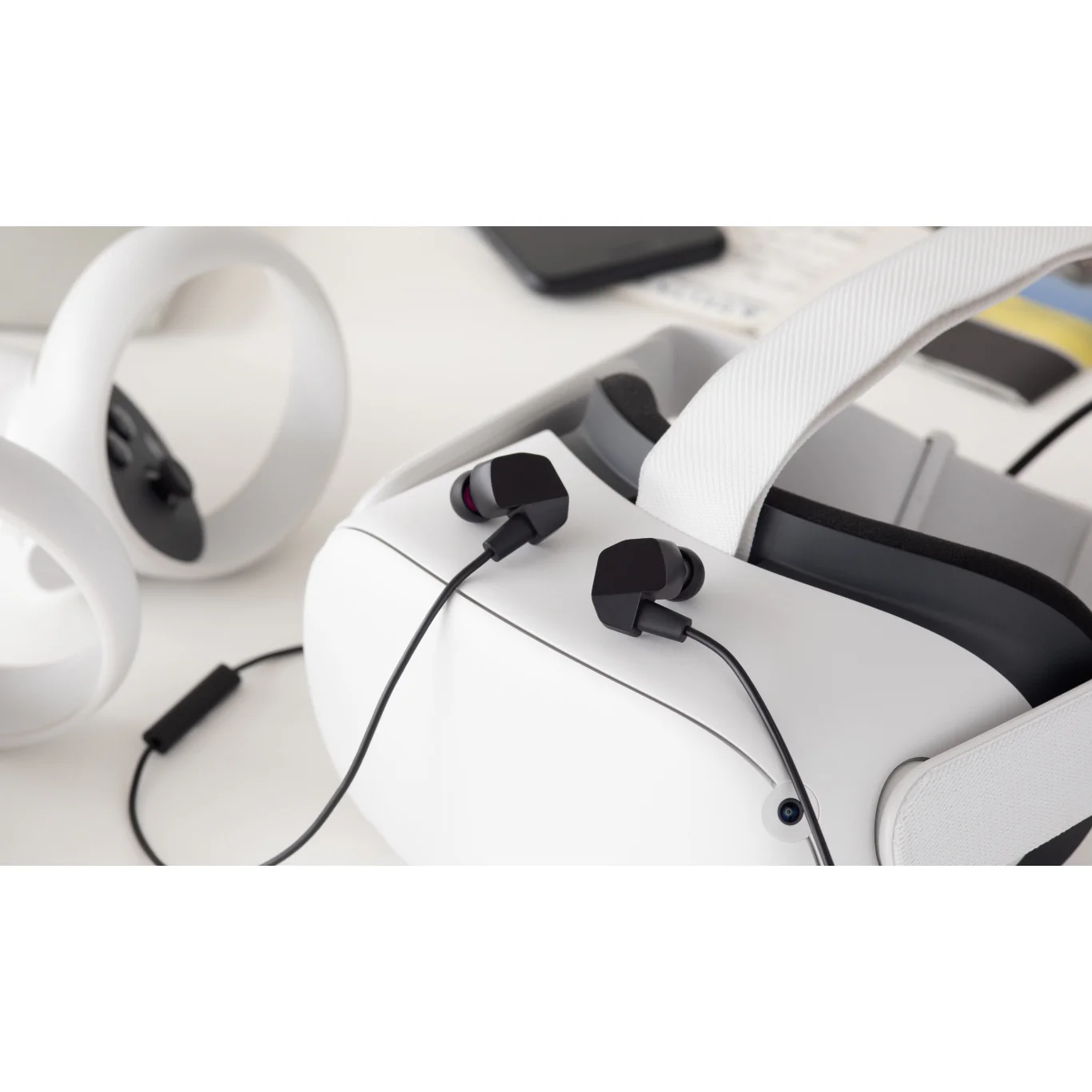 Final Audio VR3000 Earphones for Gaming with Mic & Control - Image 2