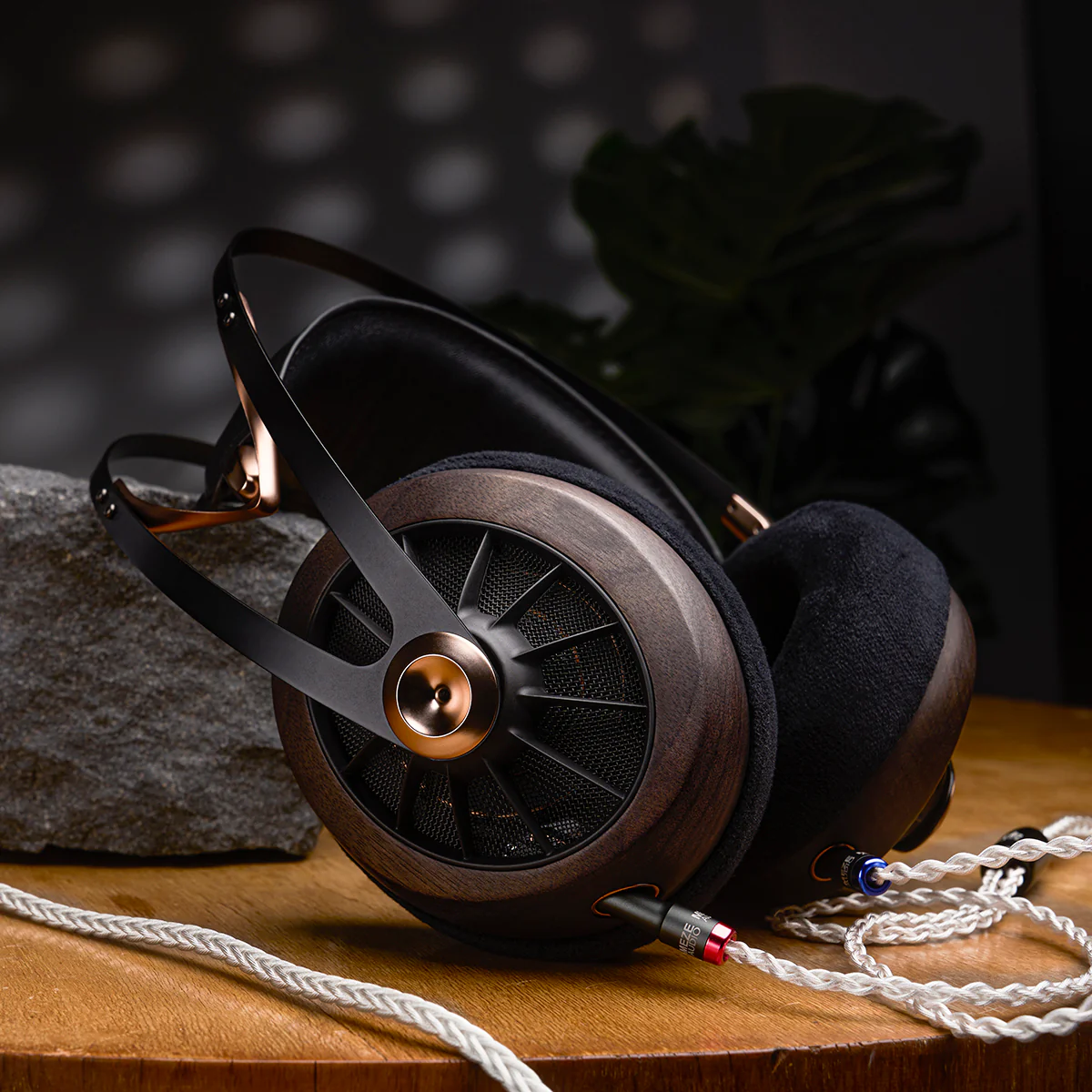Meze 109 PRO Headphones - Image 4