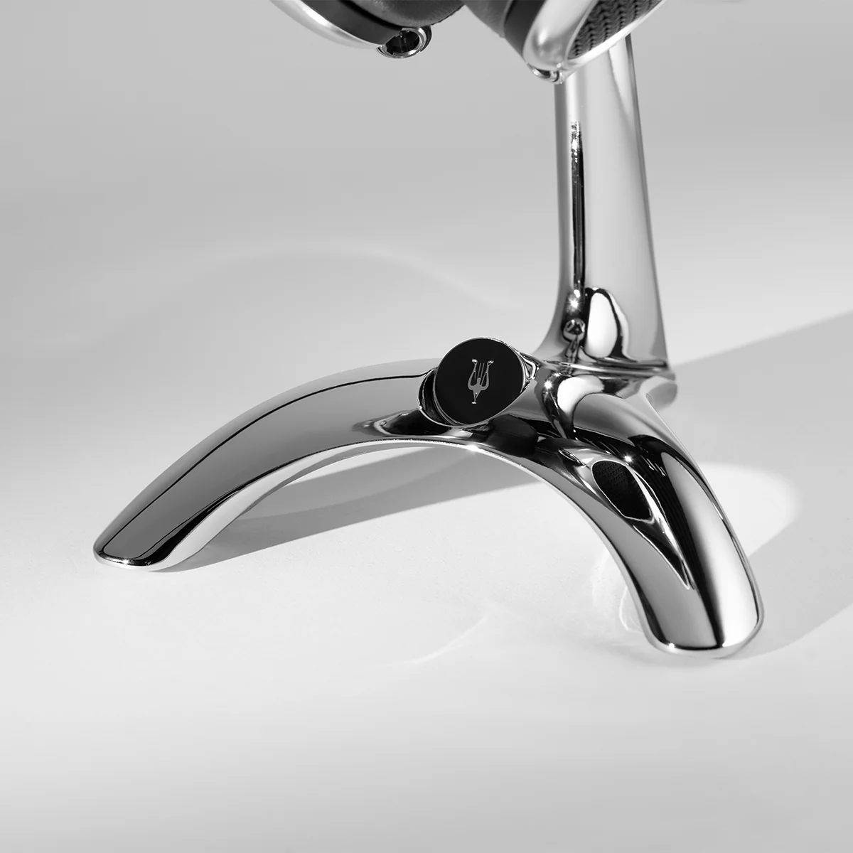 Meze Manta Headphone Stand - Image 7