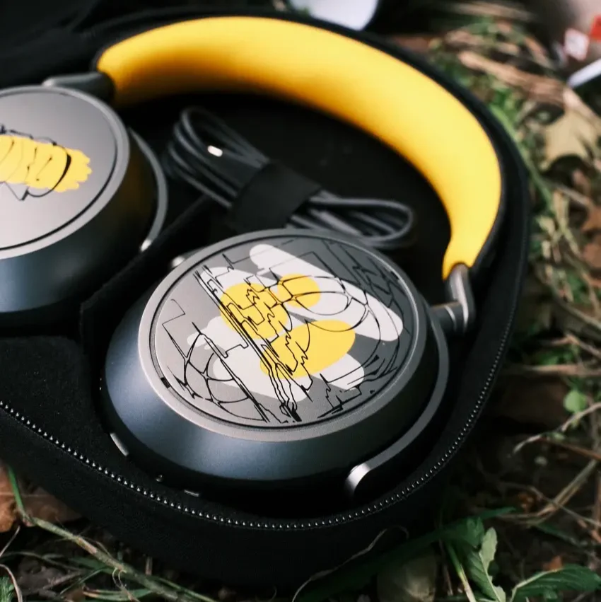 Sennheiser MOMENTUM 4 Wireless 80th Anniversary Limited Edition Adaptive Noise Cancelling Headphones - Image 3