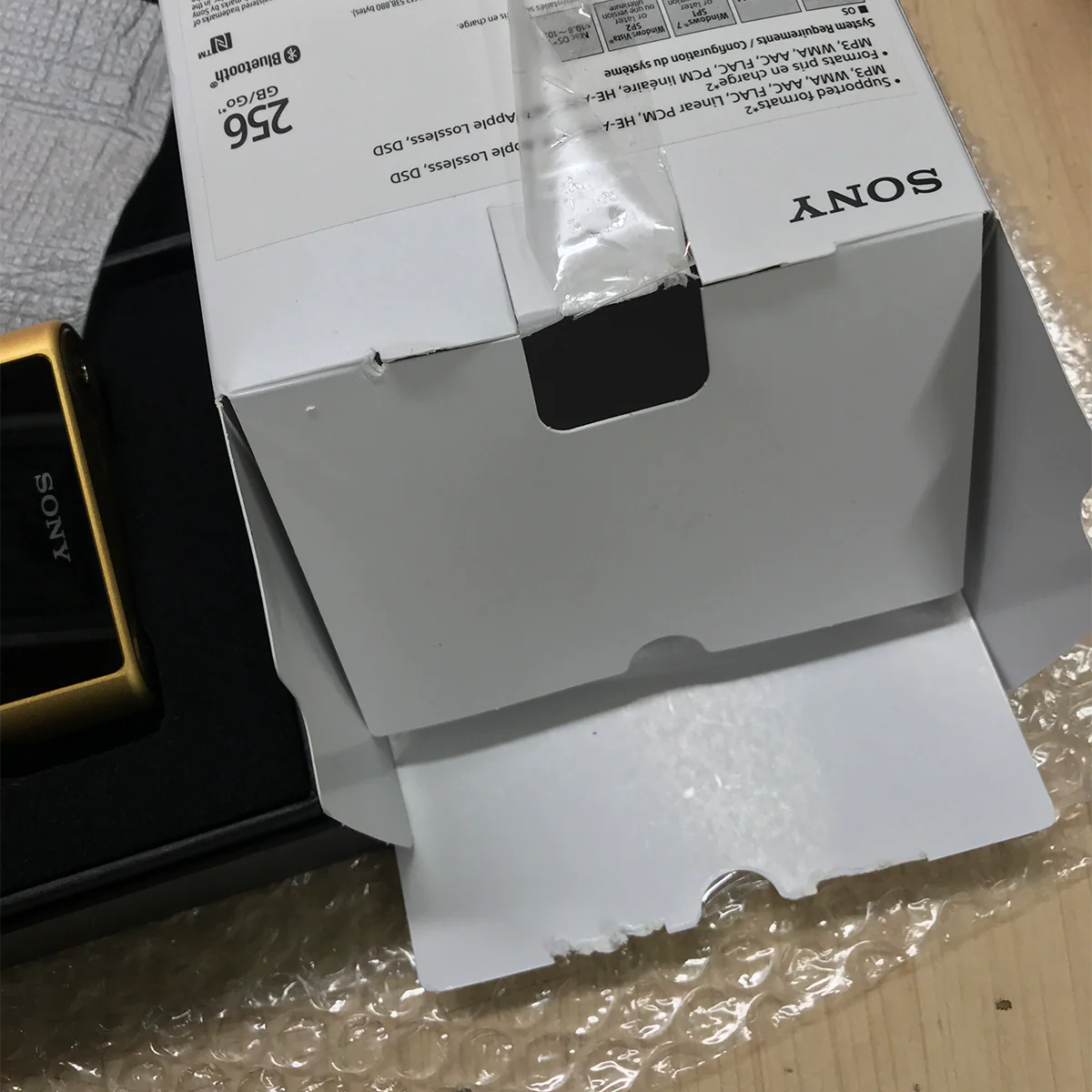 Sony Walkman NW-WM1Z High-Resolution Digital Music Player Gold Plated (Open Box) - Discontinued - Image 3