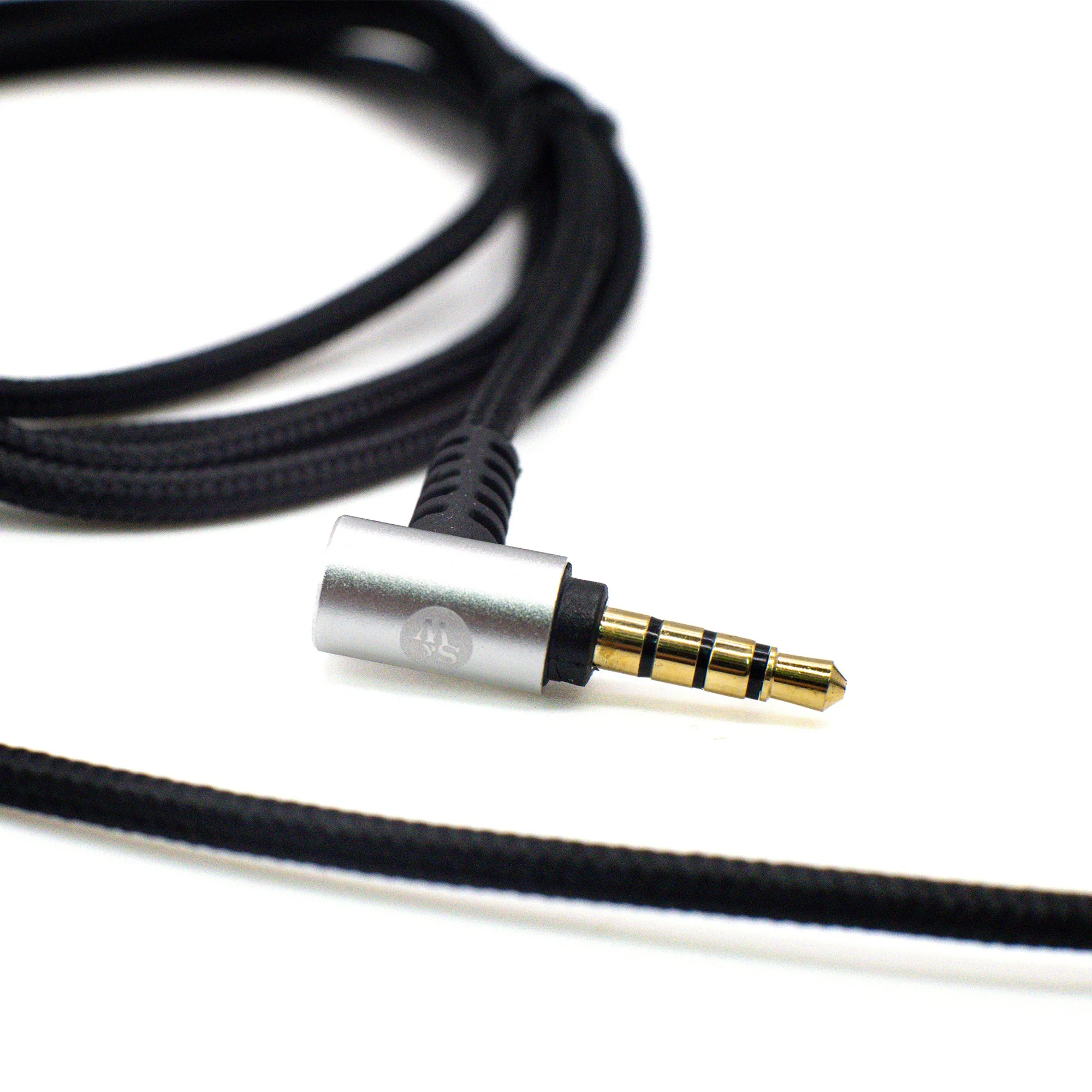 Strauss & Wagner Halle 2.5mm Twist Lock to L-Shape 3.5mm Nylon Braided Upgrade Cable With Volume Controls for Audio-Technica ATH-M40x/M50x/M60x/M70x - Image 2
