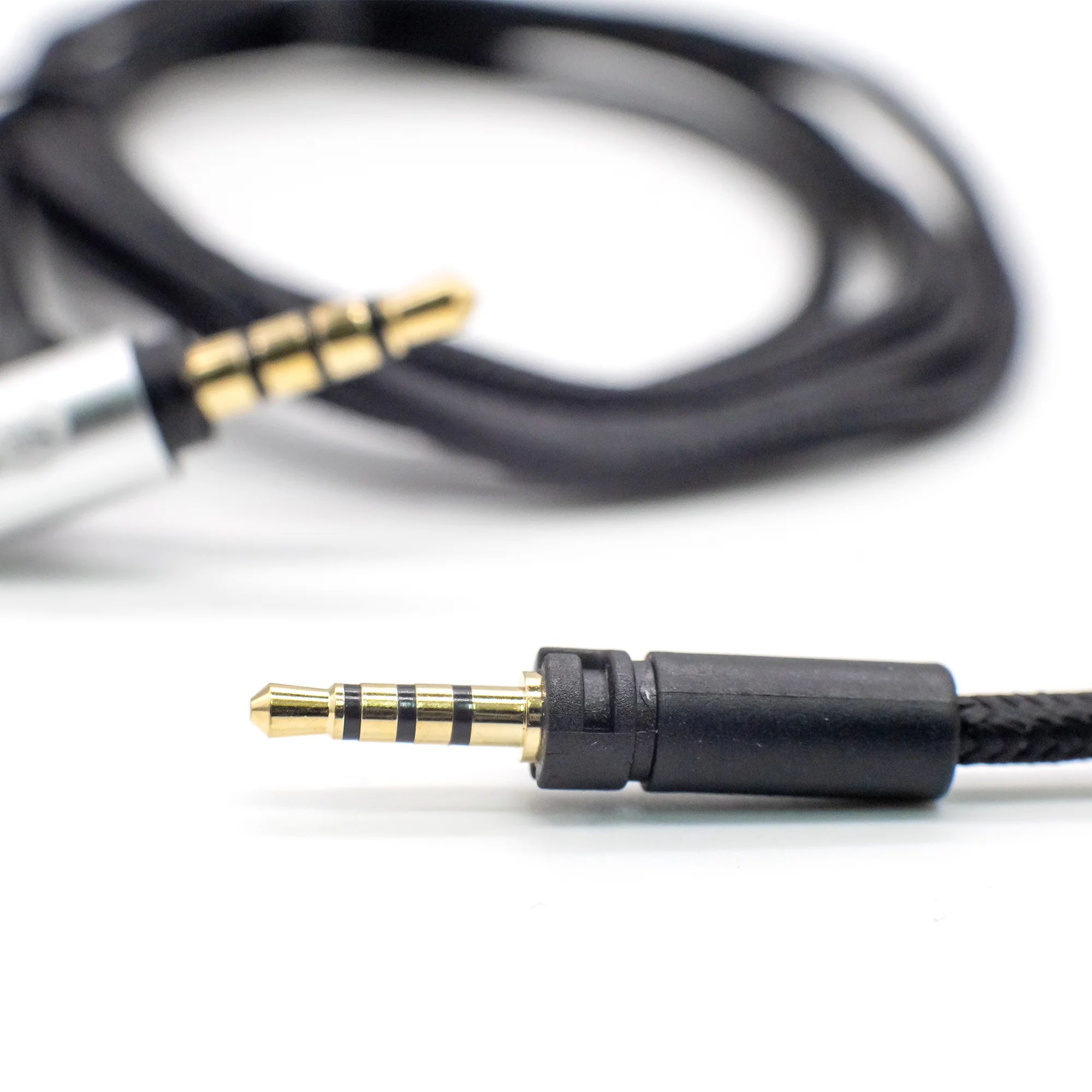 Strauss & Wagner Mortsel 2.5mm Twist Lock to L-Shape 3.5mm Nylon Braided Headphone Cable for Sennheiser HD4.30/HD4.40BT/HD4.50BTNC - Image 3